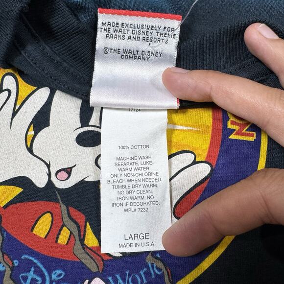 Vintage Disney Shirt Villians RARE Disneyana Convention 1997 Large Halloween - Picture 8 of 13